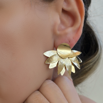 Kat Kat Yaprak Çiçek Güneş Model Gold Renk Küpe 5*4cm - 1807