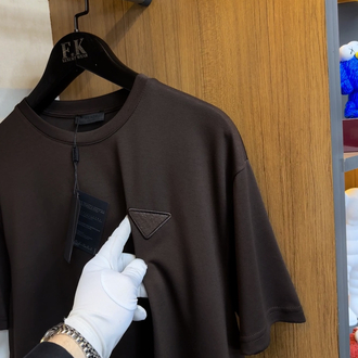 Prada Logo T-shirt ( İthal-Ütü İstemez-NFC Aktif) - Koyu Kahve