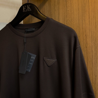 Prada Logo T-shirt ( İthal-Ütü İstemez-NFC Aktif) - Koyu Kahve