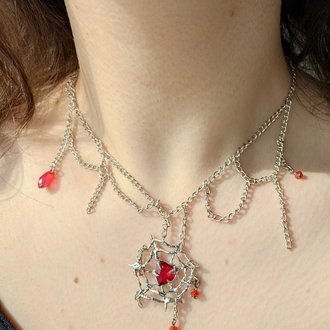 Heart's web necklace
