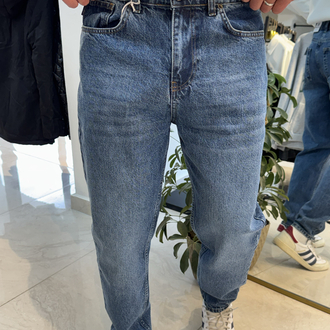 BOYFRIEND JEAN