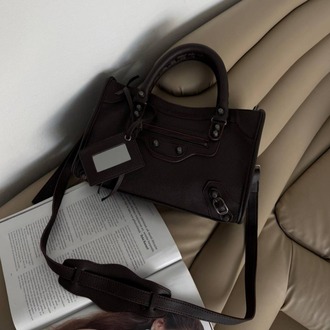 Naturel Balenciaga model İthal  paslanmaz çelik aksesuarlı deri çanta  modeli 