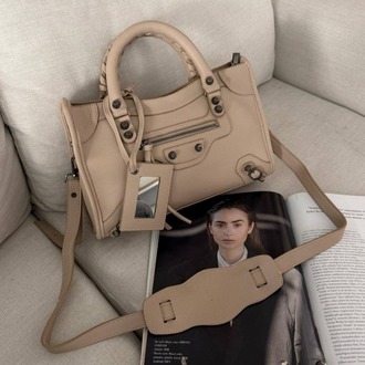 Naturel Balenciaga model İthal  paslanmaz çelik aksesuarlı deri çanta  modeli 