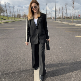 Siyah blazer takım