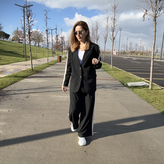 Siyah blazer takım