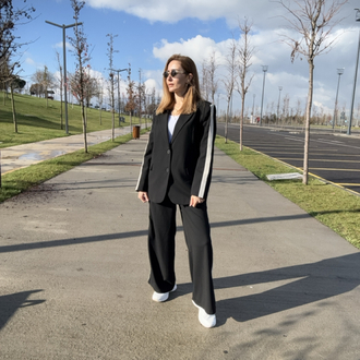 Siyah blazer takım
