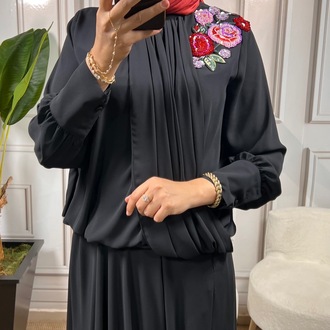 Selvi Çetin Paris Çiçekli Bluz ve Balon Etek