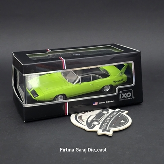 1:43 Plymouth Road Runner Superbird