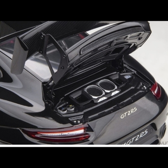 1:18 Autoart Porsche 911 (992,2) GT2 Weissach Package