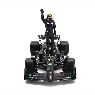 1:24 Mercedes AMG W14 Lewis HAMILTON 2023 Figürlü Model