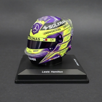 1:5 Lewis Hamilton 2024 Kask Figürü 