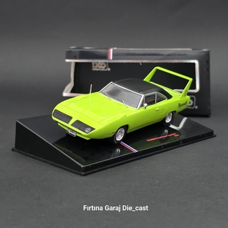 1:43 Plymouth Road Runner Superbird