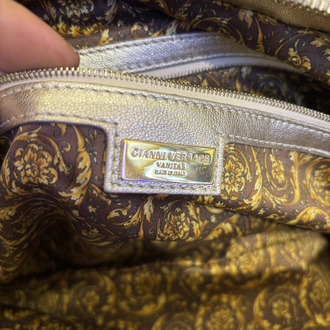 Gianni VERSACE “Gianni Vanitas” bej fermuarlı barok kapitoneli deri çanta 32cm 