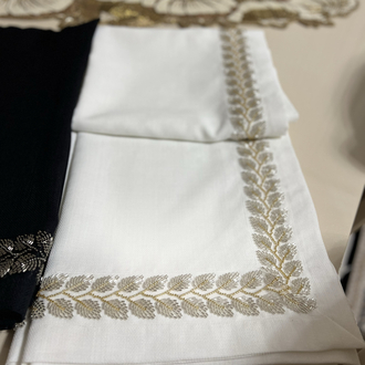 Ekru gold yapraklı masa örtüsü 