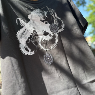 The “Octopus & Pendant” Noir T_shirt