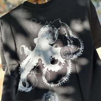 The “Octopus & Pendant” Noir T_shirt