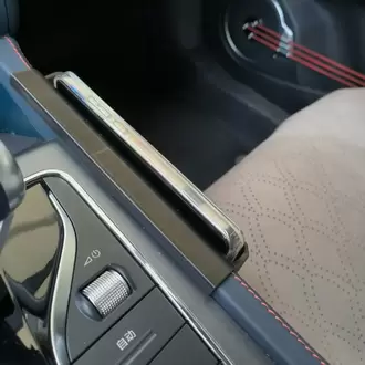 BYD Atto 3 Vites Yanı Telefon Tutucu