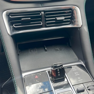 BYD Seal / U EV & DMI Telefon Kablosuz Şarj Bölmesi Çift Katlı Aparat
