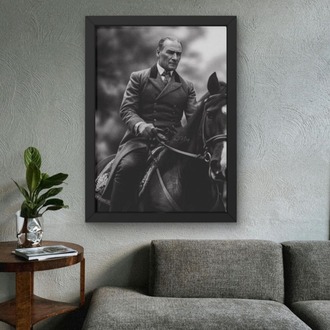 Atatürk Signature Koleksiyon | At Üstünde Siyah Beyaz Tablo