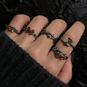 ⁠5 Parça Vampire Kırmızı Taş Diken Yüzük Seti⁠