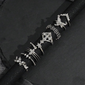  8 Adet Grunge Haç & Kelebek Detaylı Çoklu Yüzük Seti
