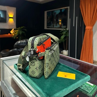 Louis Vuitton Clutch Three Bag