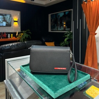 Prada Siyah El Çantası