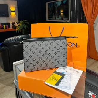 Louis Vuitton El Çantası