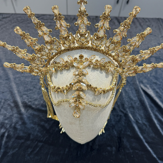 Gold dikine model taç