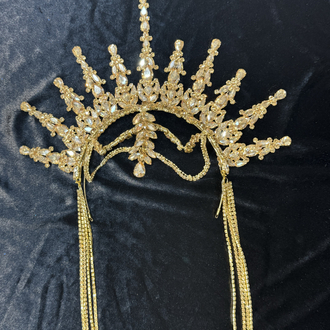Gold dikine model taç