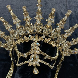 Gold dikine model taç
