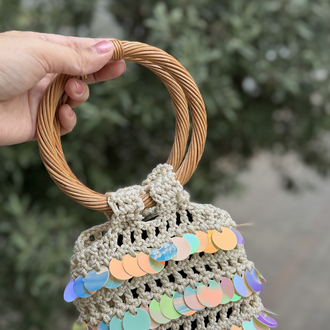 Ahşap kulplu pullu çanta