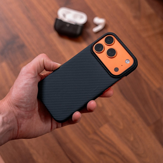 Black Carbon MagSafe Case