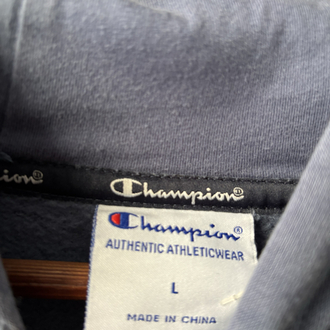 L Champion sweatshirt