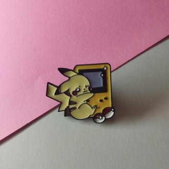 Pikachu Pin Rozet