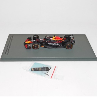 Red Bull Racing RB19 (2023) Verstappen - Hafif kusurlu model