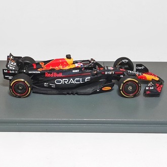 Red Bull Racing RB19 (2023) Verstappen - Hafif kusurlu model