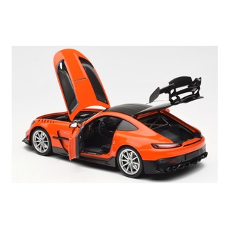 Mercedes AMG GT Black Series (2021) 1:18 Minichamps