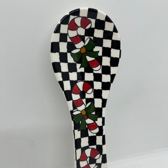 Çini, damalı zemine baston şeker desenli kaşıklık