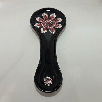 Çini - siyah kırmızı desenli geniş kaşıklık