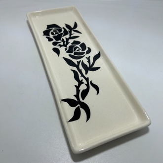 Çini - siyah gül desenli tepsi, sunumluk