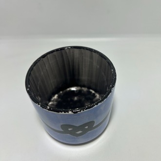 Çini, el boyaması, kısa kap, mavi siyah desenli