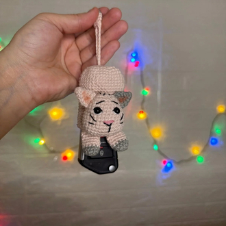 Amigurumi el yapımı anahtar kılıfı kedi figürlü