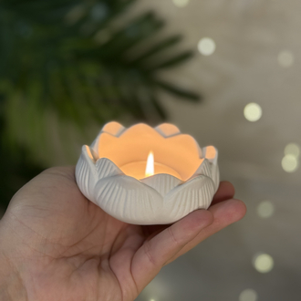 Taş Tozu Lotus Mumluk – Meditasyon & Dekoratif Aksesuar