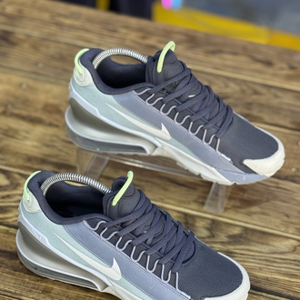 Nike Air Max Pulse Roam Stokta