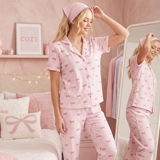 Pembe Kurdele Desenli Bürümçük kumaş Kısa Kollu Pijama Takımı 