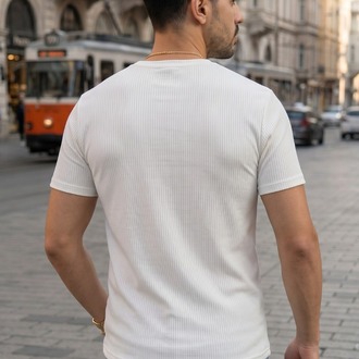 Erkek Beyaz Bisiklet Yaka Fitilli Örme Dik Çizgi Regular Kalıp Kısa Kol Tişört