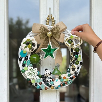El Yapımı Çini Kapı Süsü – Doğal Ahşap Kapı Çelengi (30 cm)