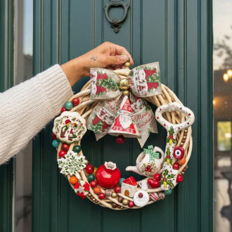El Yapımı Çini Kapı Süsü – Doğal Ahşap Kapı Çelengi (30 cm)