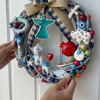 El Yapımı Çini Kapı Süsü – Doğal Ahşap Kapı Çelengi (30 cm)